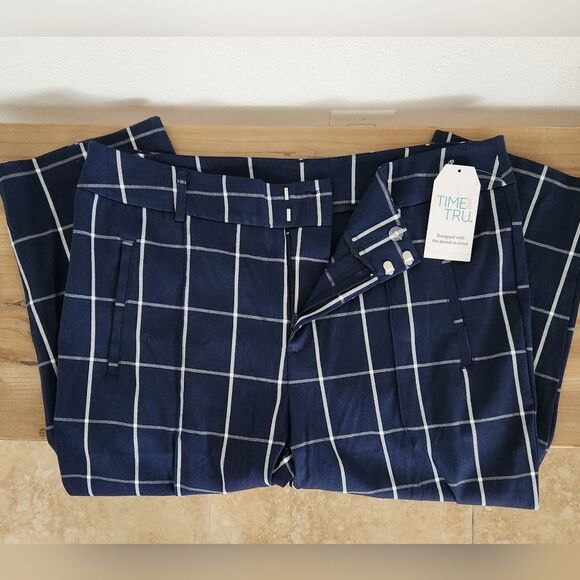 Time And Tru Stretch Plaid Capri Pants - Picture 3 of 12